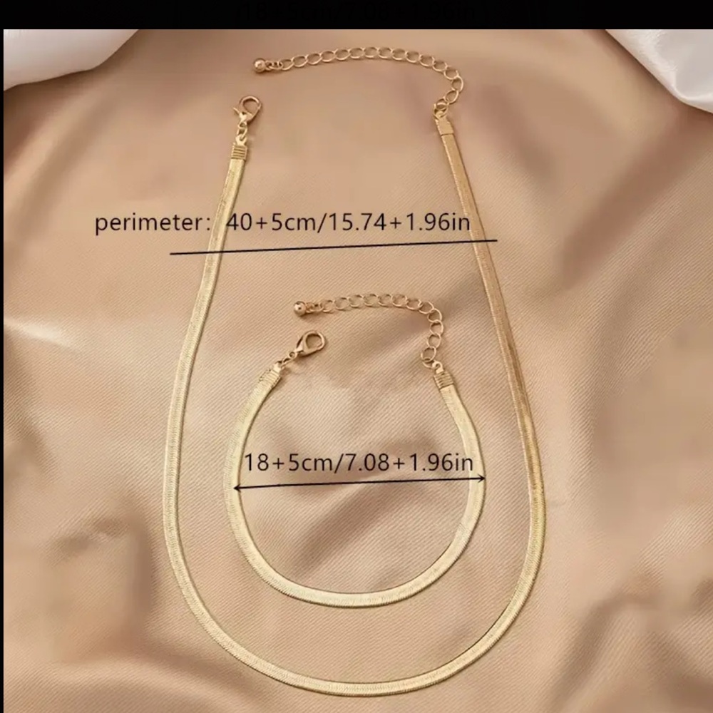 Elegant Gold Necklace and Bracelet Set. New. - Picture 5 of 5